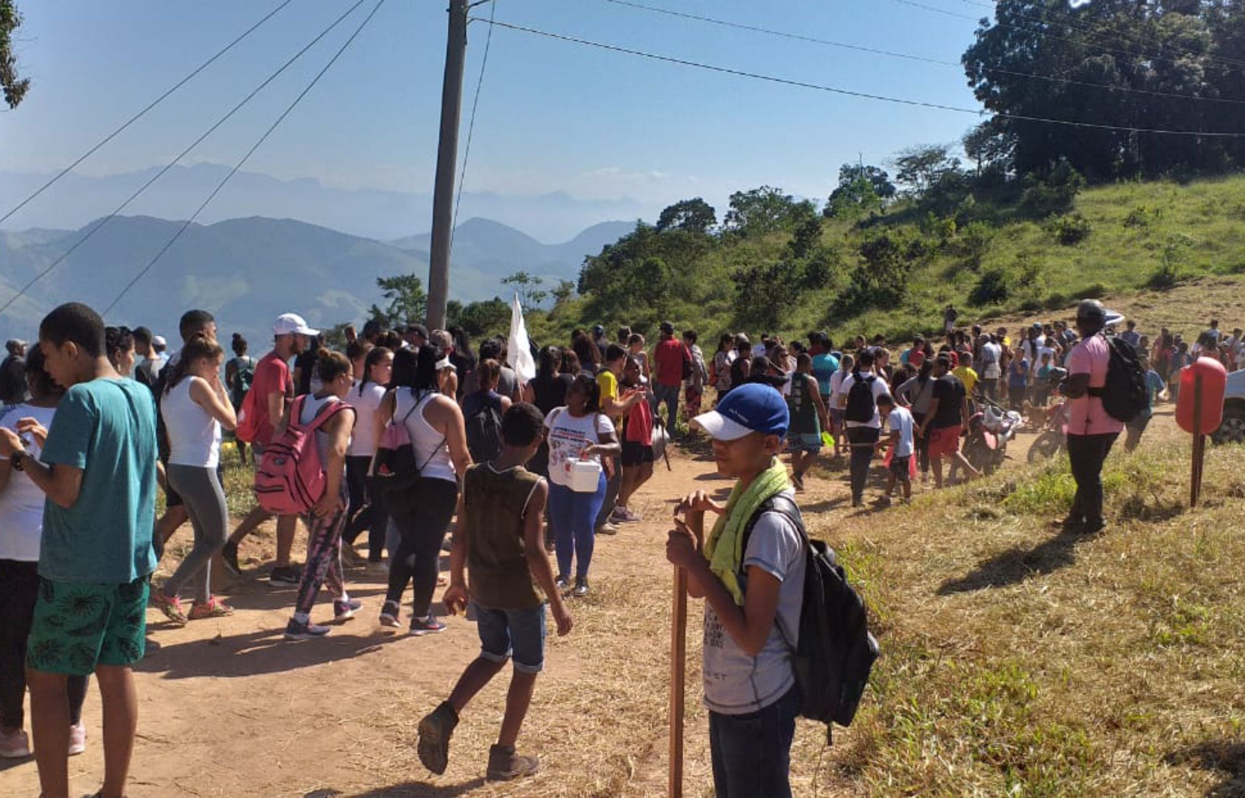 Caminhada ao Cruzeiro da Pedra do Moitão atrai centenas de participantes