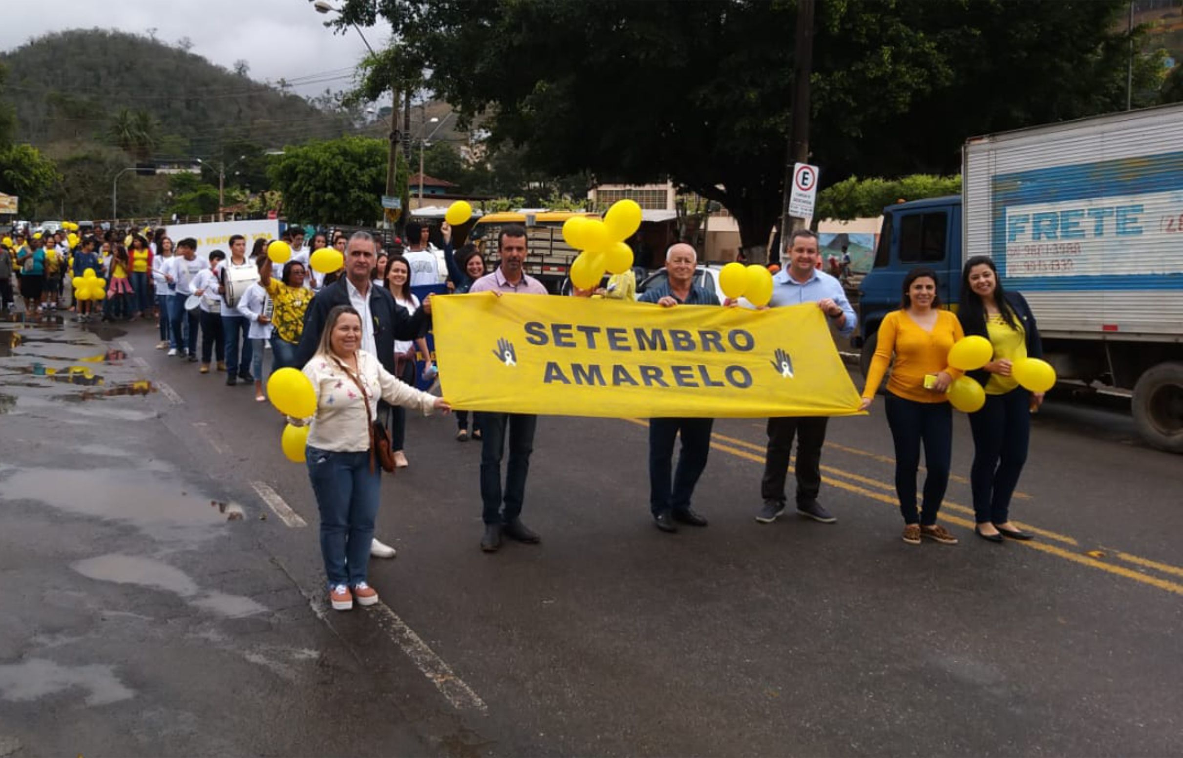 Caminhada Setembro Amarelo reúne centenas de pessoas pelas ruas do município