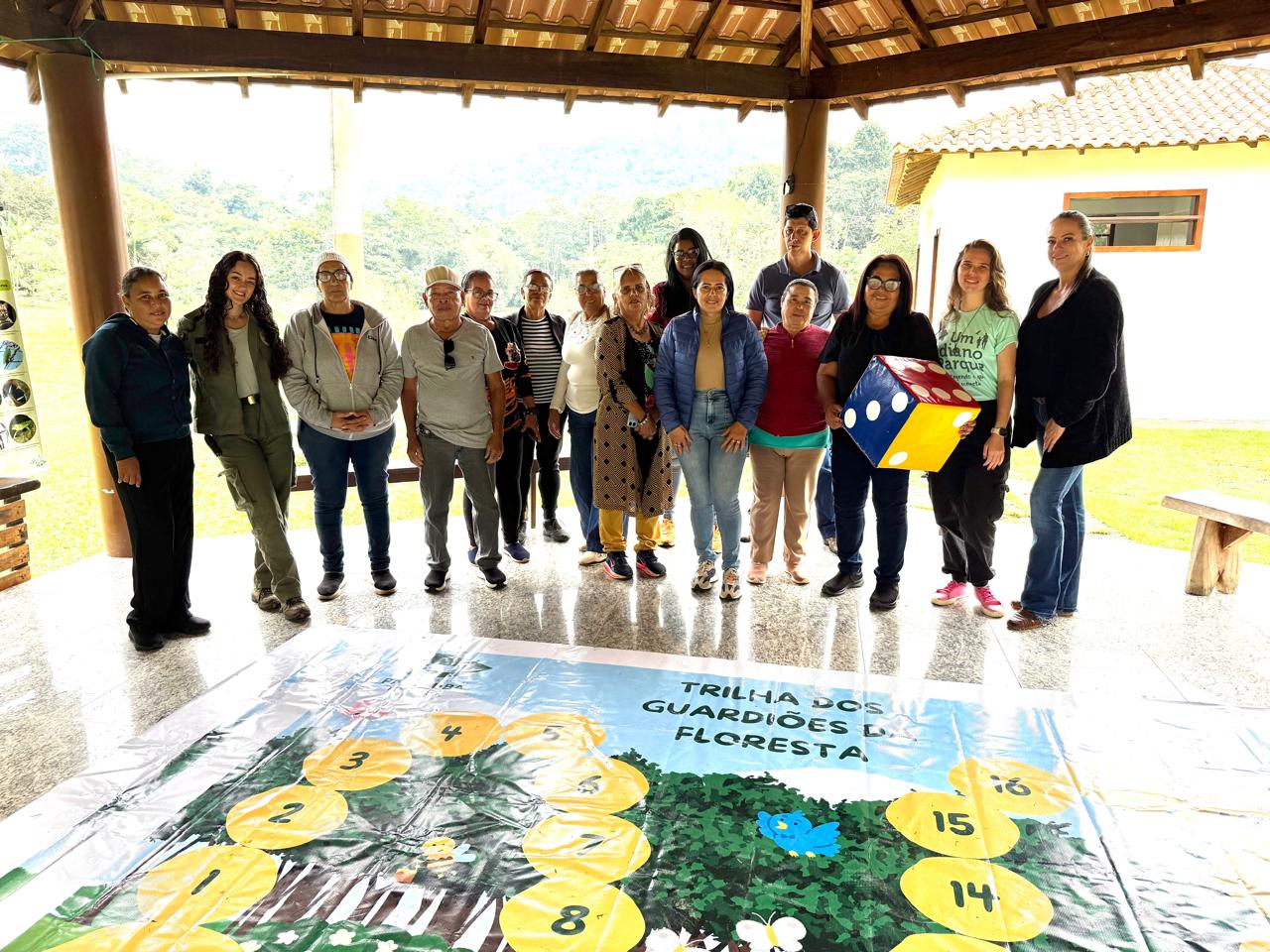 Alunos da EJA participam de atividade de educação ambiental na FLONA de Pacotuba